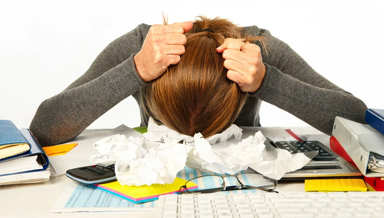 Burnout y síndrome del impostor: la crisis silenciosa que destruye equipos de software